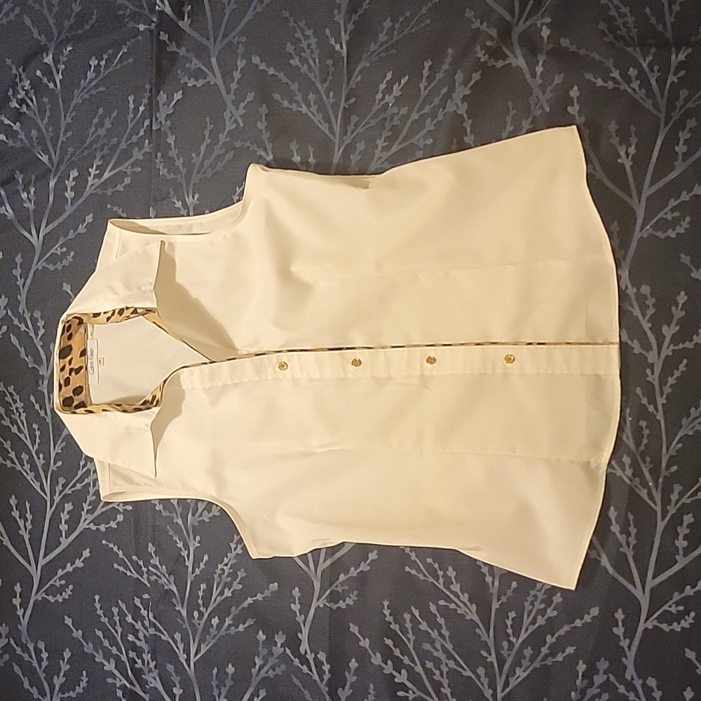 CK Sleeveless button down top